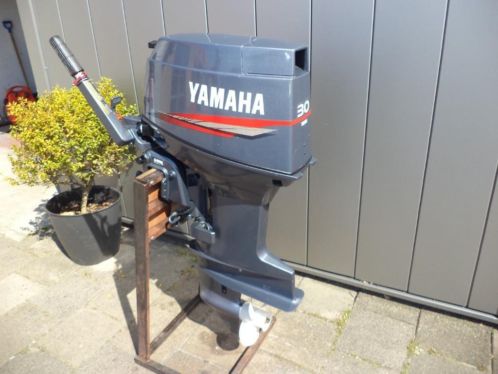 039YAMAHA 30 pk 3 CYL AUTOLUBE,NIEUWSTAAT SUPERSTERKE MOTOR