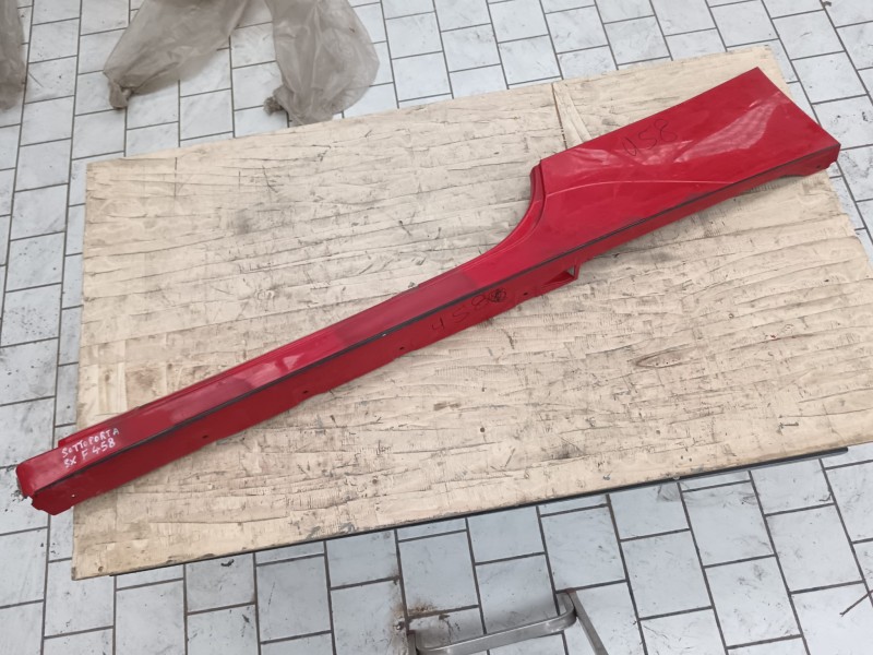 Lh under door trim Ferrari 458