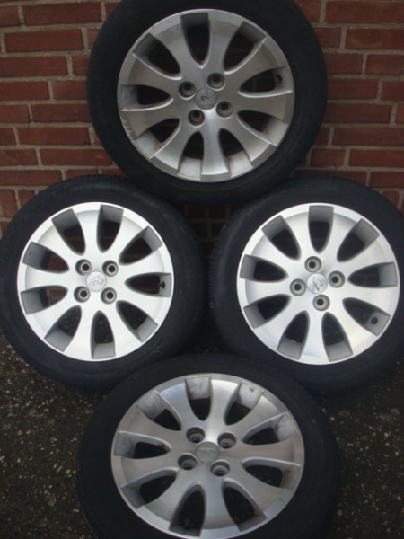 15”inch Daihatsu lichtmetalen velgen met Banden 4x100