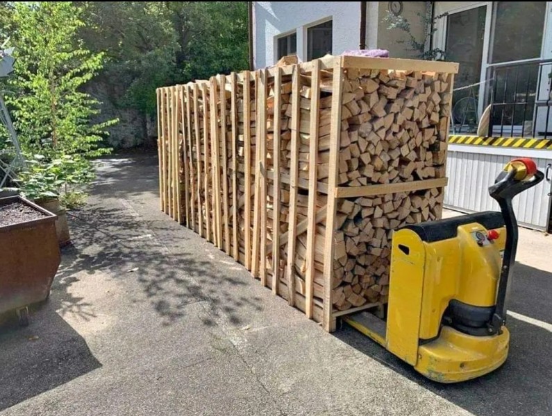 Verkoop van droog brandhout