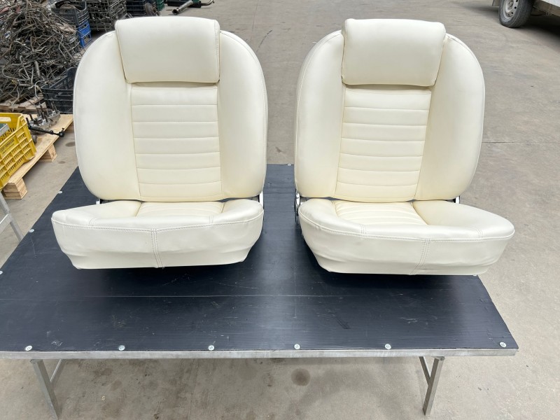 Front seats for Maserati Indy