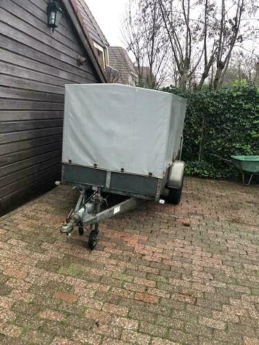 1-assige middenasaanhangwagen met huif