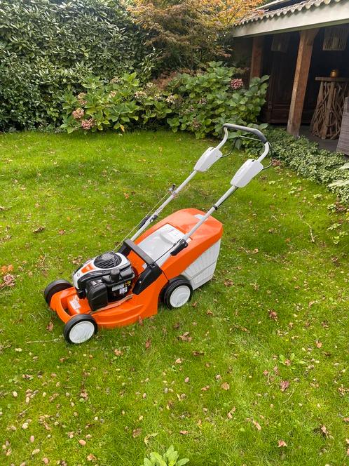 1 jaar oude Stihl grasmaaier