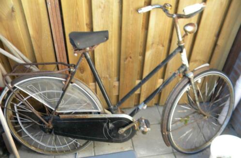1 oude fiets merk juno.