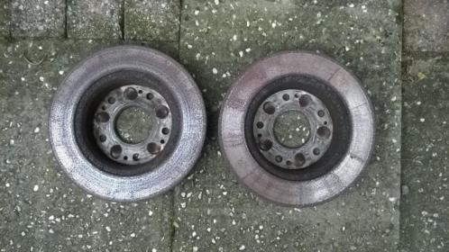 1 set gebruikte V en A remschijven voor een Honda Accord