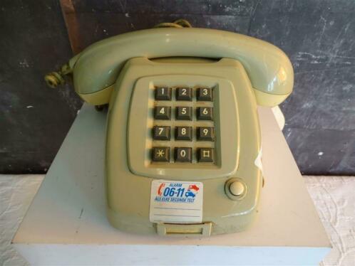 1 Vintage PTT-telefoon met knoppen
