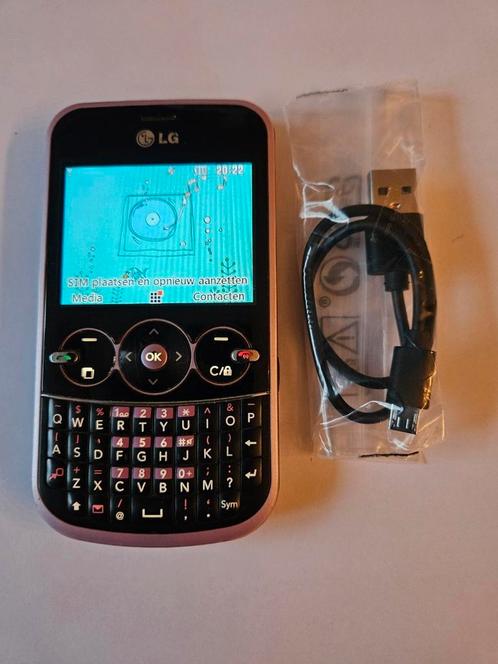 100 Goed werkende LG telefoon model GW300,met oplader 10