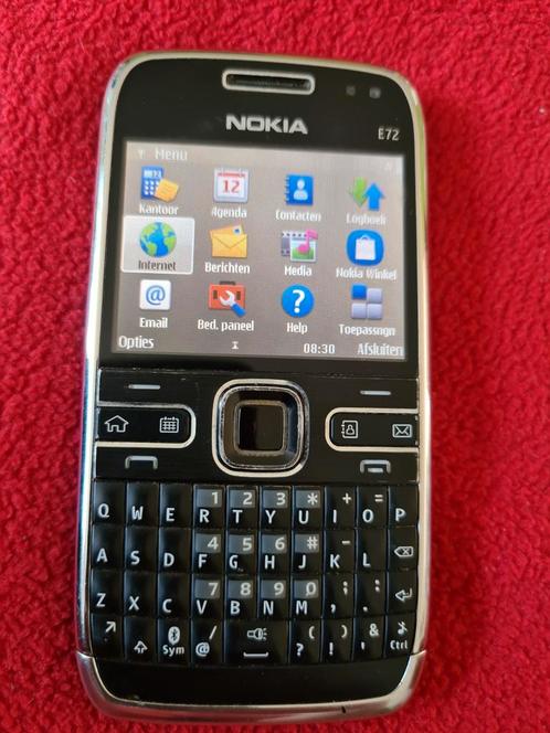 100 goed werkende Nokia E72,simvrij,met oplader,15