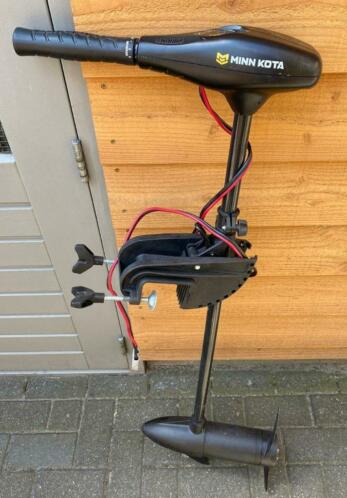 12V electrische buitenboordmotor Minn Kota  accu en oplader