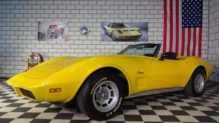 13 Oldtimers o.a. Chevrolet Corvette (1973), Ford Mustang