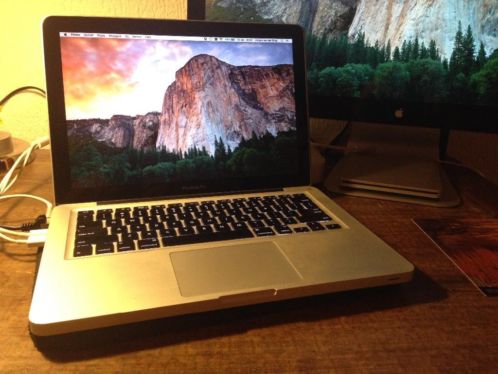 13034 MacBook Pro 2010 Core2Duo 2.4GHz 8GB RAM 250GB HDD