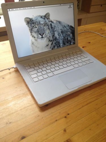 13034 MacBook (white) - 2.1 Core2Duo 2GB RAM (OSx Snowleopard)