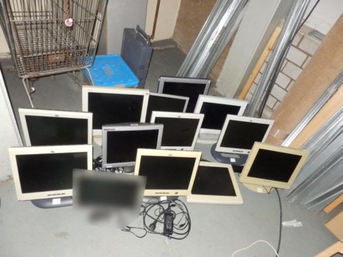 13x LCD Monitoren party verkoop