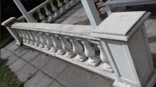 14 meter lange Betonnen Pilaren en balustrade 