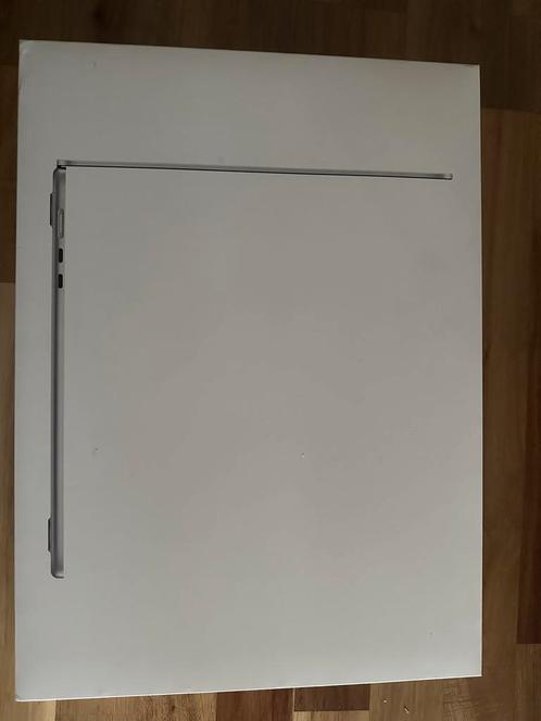 15 inch macbook air with M2 chip 512 GB-Silver