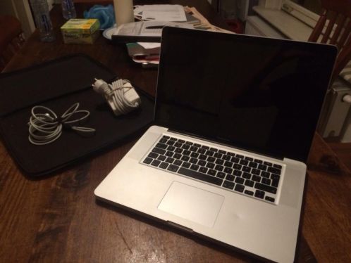 15 inch MacBook Pro 2010 1.7GHZ i7 500GB 8RAM 