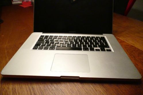 15 inch Macbook Pro 2010 met Nieuw Logic Board. 8GB  SSD