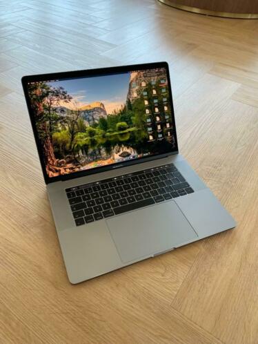 15-inch Macbook Pro met Touch Bar