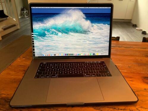 15 inch Macbook pro, Retina, Touch Bar 2017