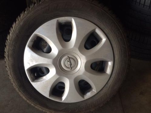 15 Inch OPEL CORSA met 1856515 UNIROYAL winter 300,-ZGAN