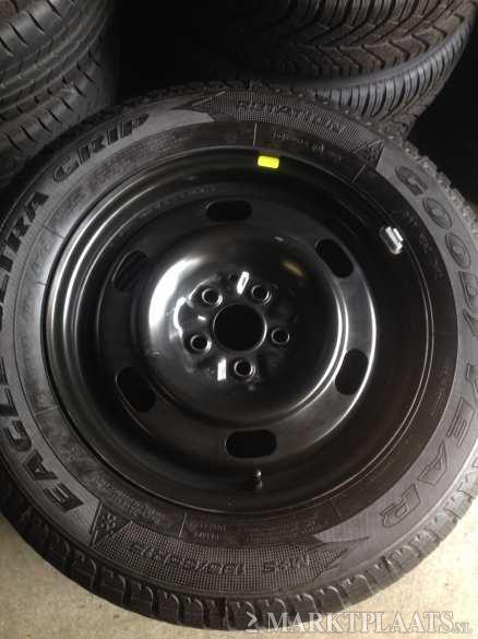 15 inch velgen met winterbanden voor de PT Cruiser