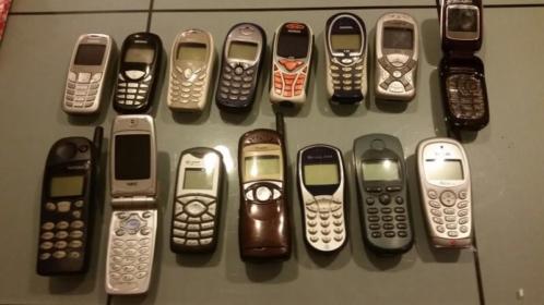 15 mobiele telefoons van o.a. Siemens