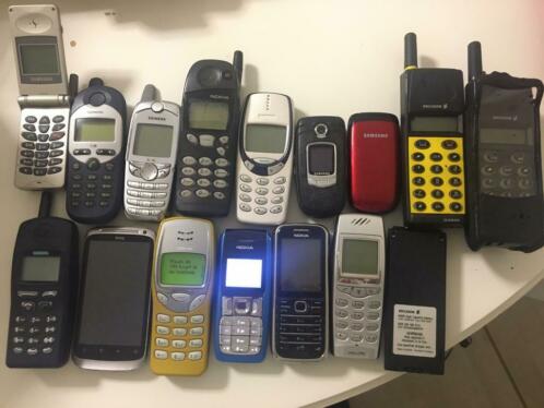 15 Telefoons (Nokia 3210 3310 5510 2630 6233 Ericsson GA628)