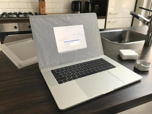 15034 MacBook Pro 3,1 i7 16GB 512GB Radeon Pro 560  NEW 