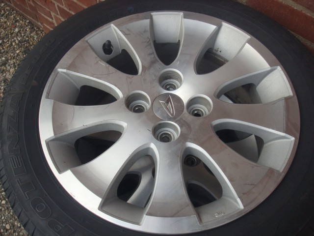 15”inch Daihatsu lichtmetalen velgen met Banden 4x100