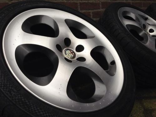 17 inch Alfa Romeo velgen 7m. zomerbanden 156 Spider 147 GTA