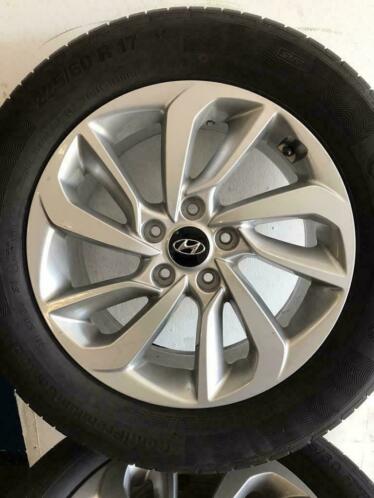 17 inch velgen (Originele) Hyundai Tucson met winterbanden