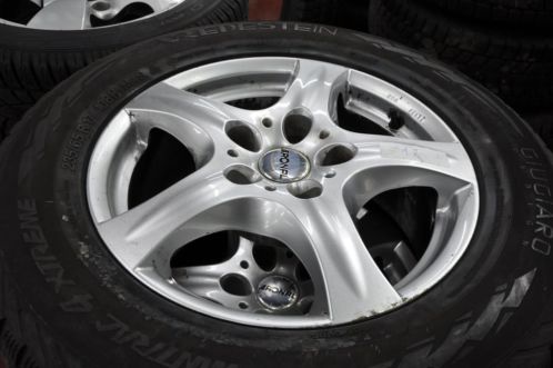 17 inch Volvo XC90 Ronal velgen met winterbanden