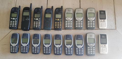 18 X oude Nokia telefoons Voor onderdelen of reparatie