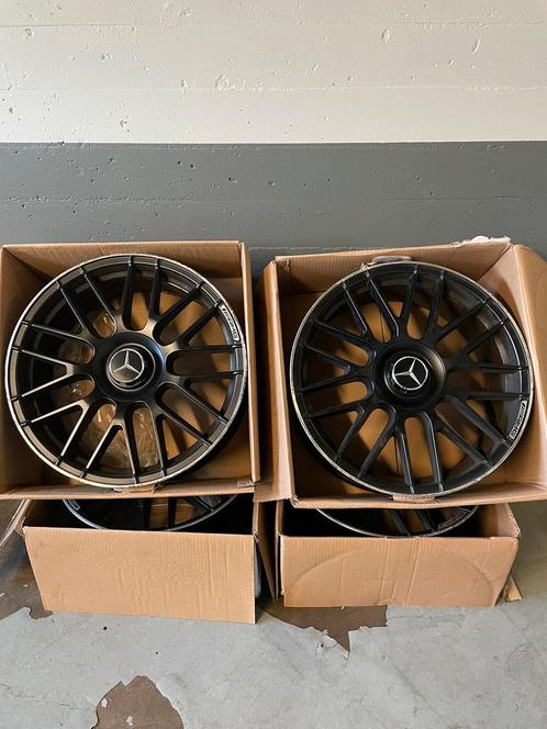 19 inch AMG velgen met extra Naafkappen bij