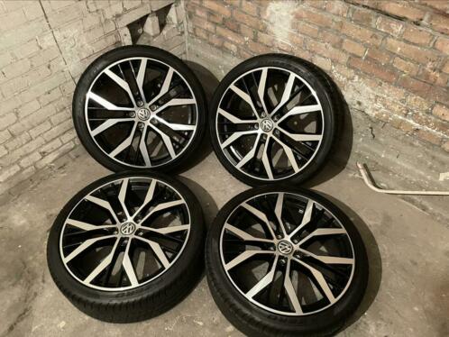 19 Inch GTI Santiago Velgen 2253519  Pirelli Zomerbanden