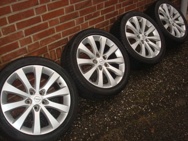 17"Inch Originele Cosmo velgen en banden steek 5x110