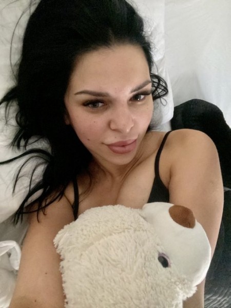 Kira queen's escort girl massage 