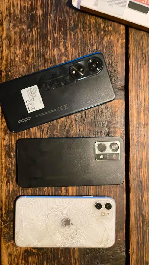 1x iPhone 2x oppo Reno