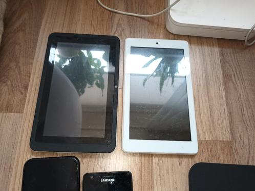 2 android tablets   10 euro samen