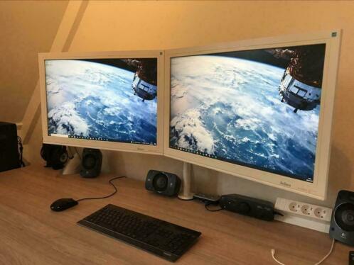 2 Belinea O.Displays 26 inch monitoren (incl. voet)