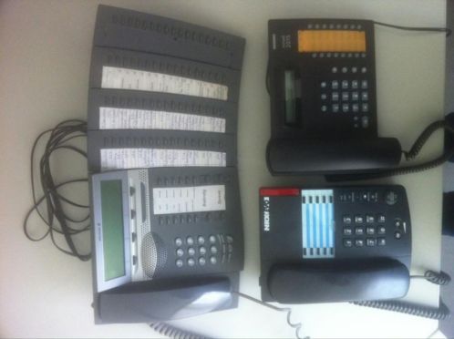 2 centrale toestellen, diverse telefoons met toebehoren