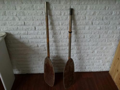 2 houten roeispanen 