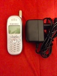 2 mobiles MOTOROLA T191  Charger  Case. Need a new battery