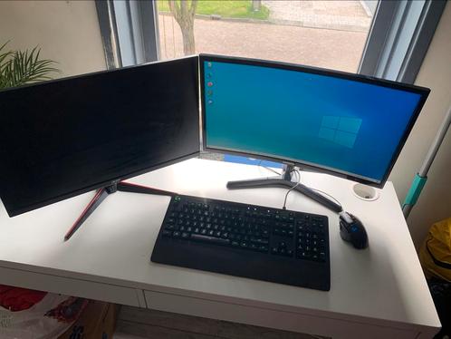 2 monitoren samsung acer  toetsenbord en muis logitech