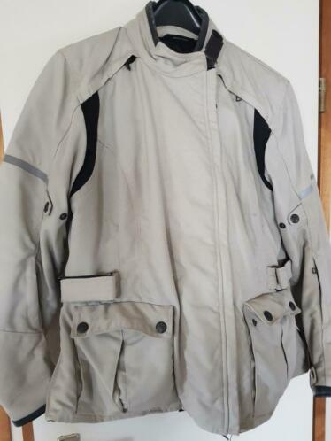 2 motorjassen en 1 motorbroek