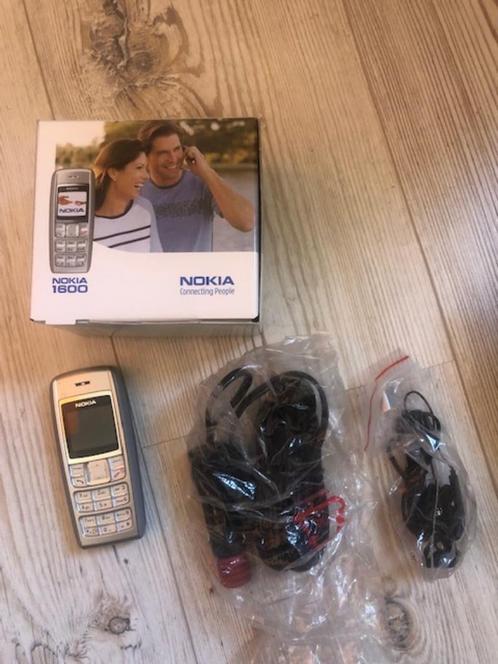 2 originele Nokiax27s 1600 en 3310