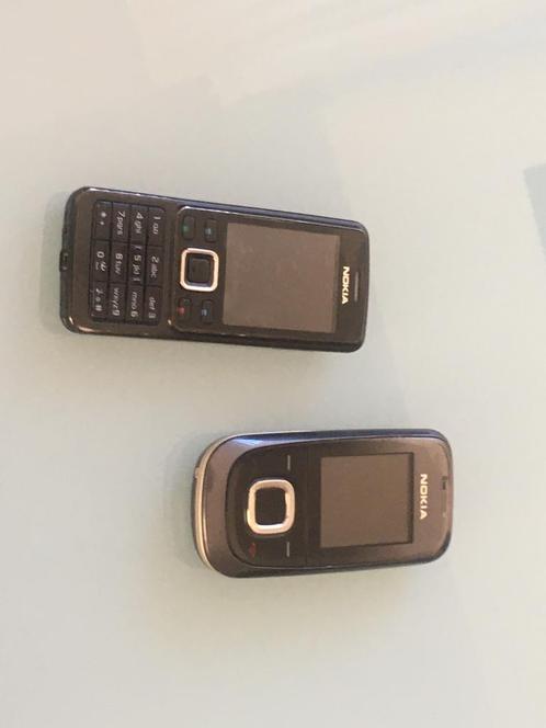2 oude Nokia telefoons, (weet niet of ze werken)