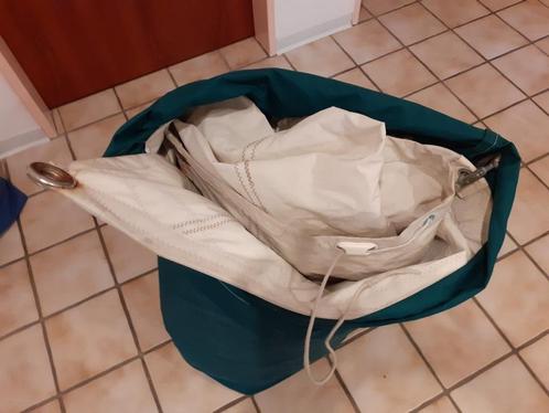 2 Prachtige polyester voorzeilen