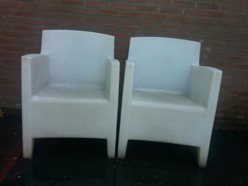 2 ruime tuinstoelen