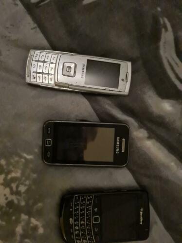 2 samsung 1 blackberry